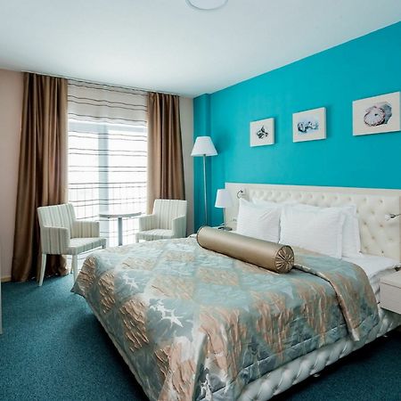 Aqua-Minsk Hotel Bagian luar foto