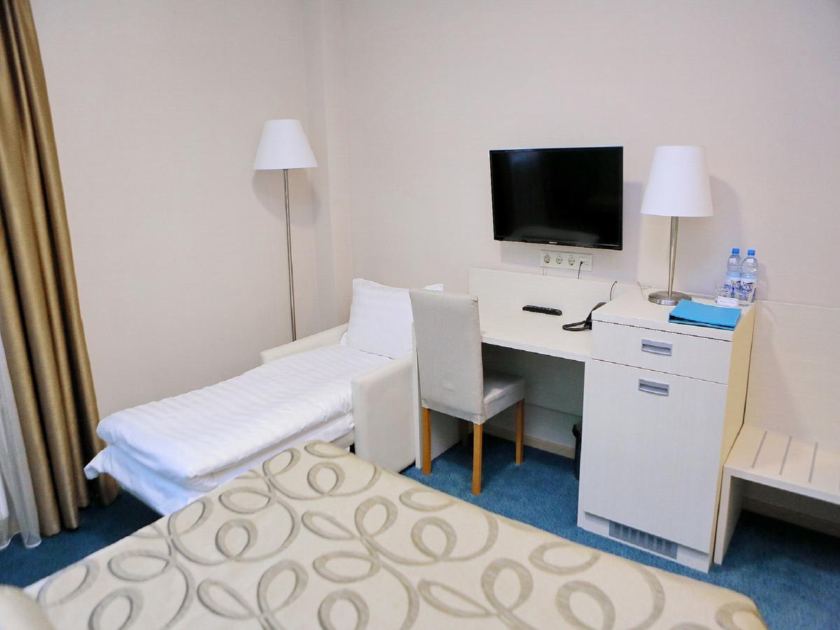 Aqua-Minsk Hotel Bagian luar foto